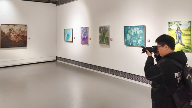 展现“她”力量 |  百余名女性艺术家作品在南通美术馆展出