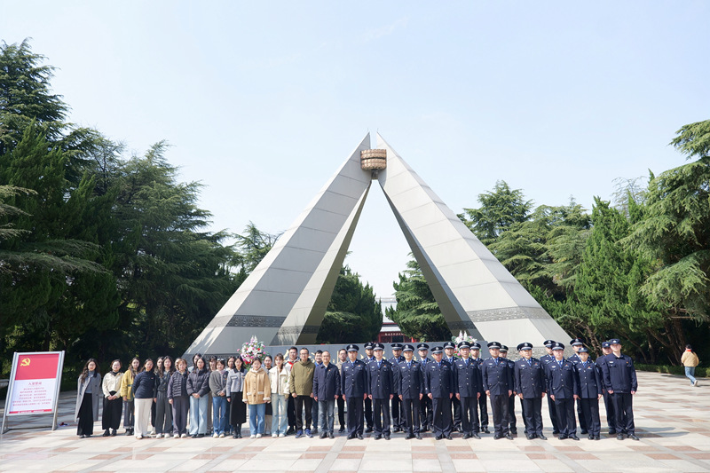 清明追思祭忠魂 红色基因永传承 | 南通边检站联合共建单位开展清明祭扫活动