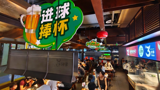 “苏超”第六轮徐州队vs南通队关键之战即将打响 南通队球迷“先遣队”已抵达徐州