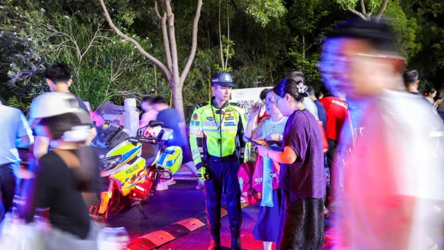 2.6万人如何“丝滑”散场？ 揭秘南通交警护航“苏超”的幕后故事