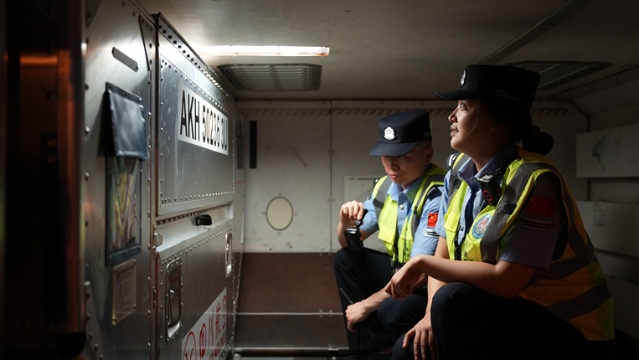 南通边检高效保障“中国制造”走出国门：上半年保障国际货运航班340余架次，同比增长近5倍