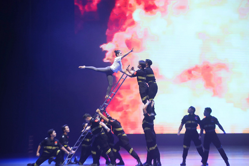 2025省文华奖评选暨惠民演出（杂技木偶专场）精彩上演