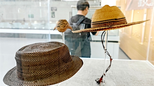 草编技艺展现草帽之美
