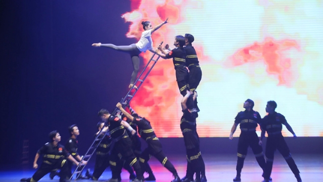 2025省文华奖评选暨惠民演出（杂技木偶专场）精彩上演