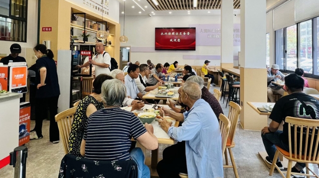 从“一餐饭”到“一站式”服务 | 崇川区永兴街道日间照料中心以“食堂+”模式拓展服务场景