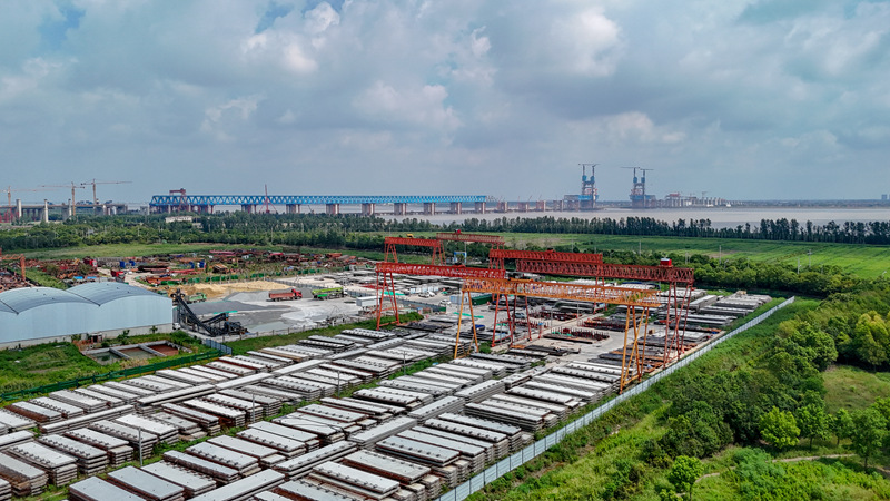 崇启公铁长江大桥公路桥面板预制全部完成
