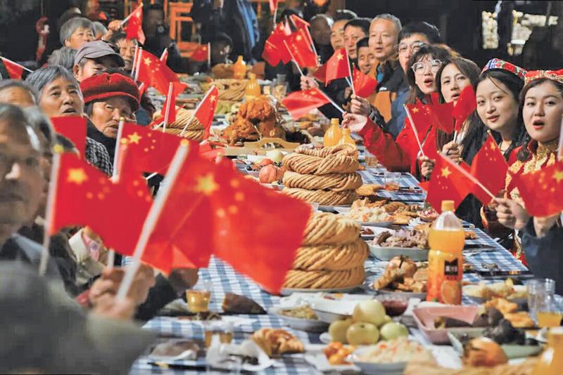 跨越4600公里的中秋家宴——天山脚下“如皋村” 藕饼石榴 “酿”团圆