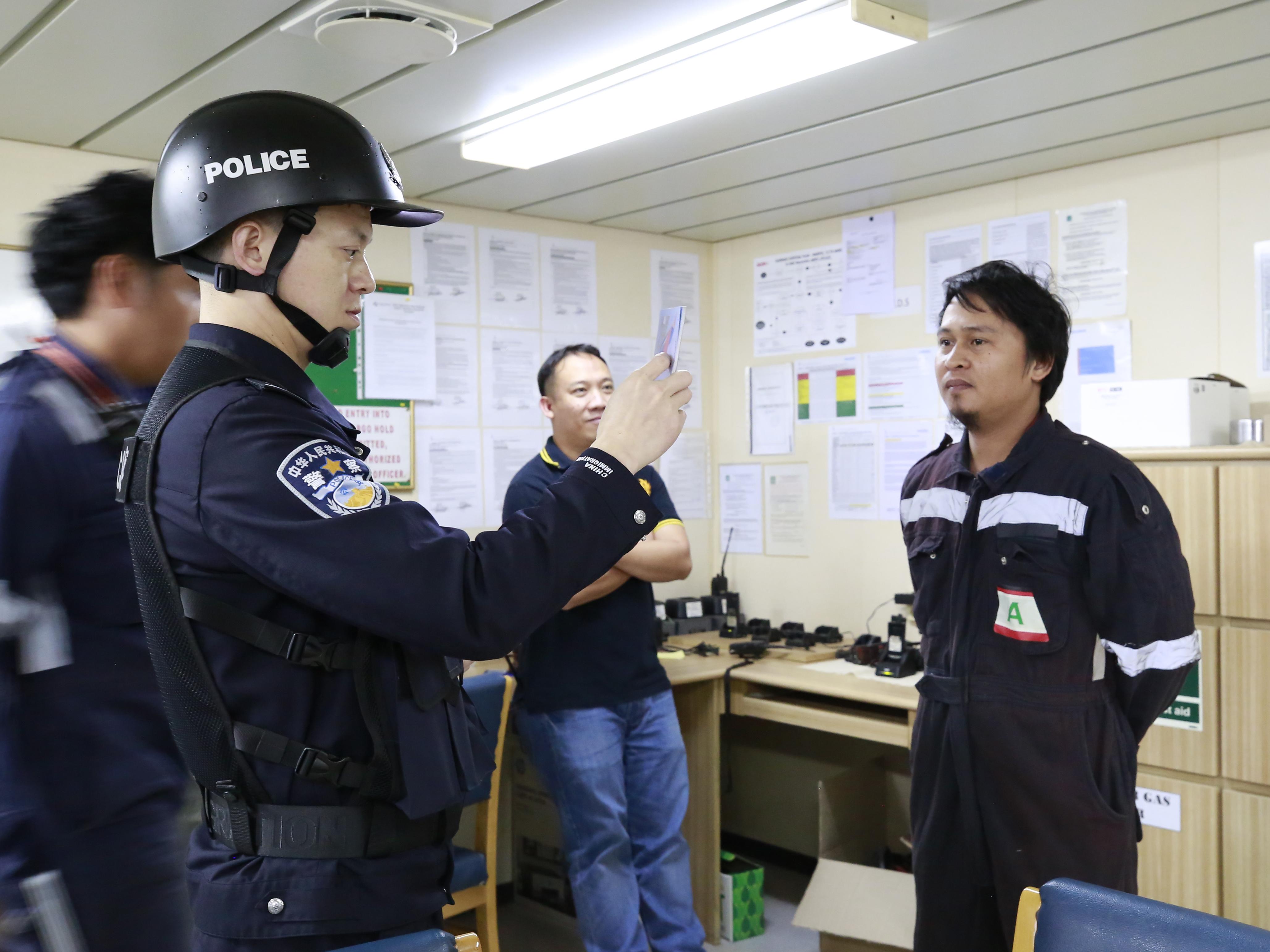 “边检速度”叠加“国门温度” 启东边检站高效保障首艘进口大豆船舶快速通关