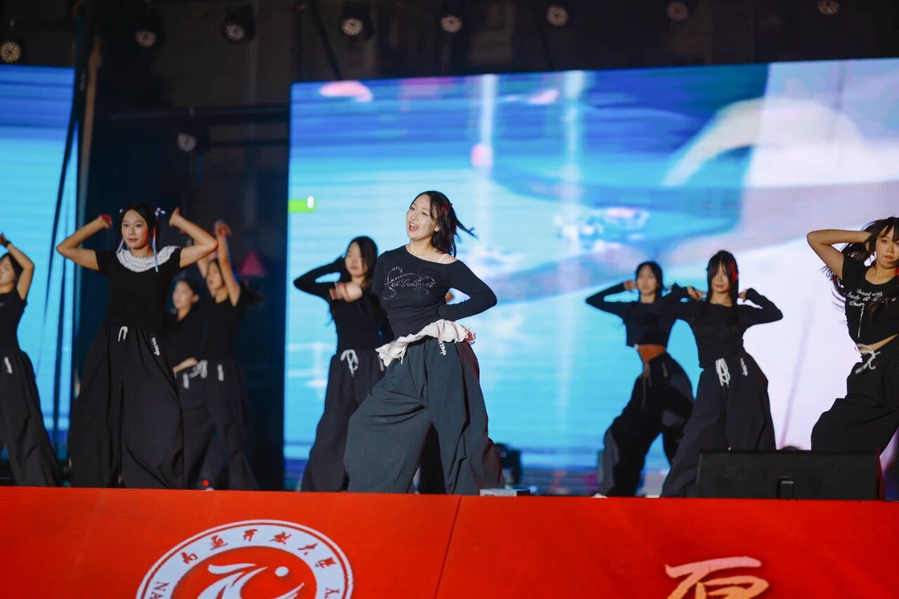 绽放“新”光 逐梦启航，南通开放大学举行2025年迎新生文艺晚会