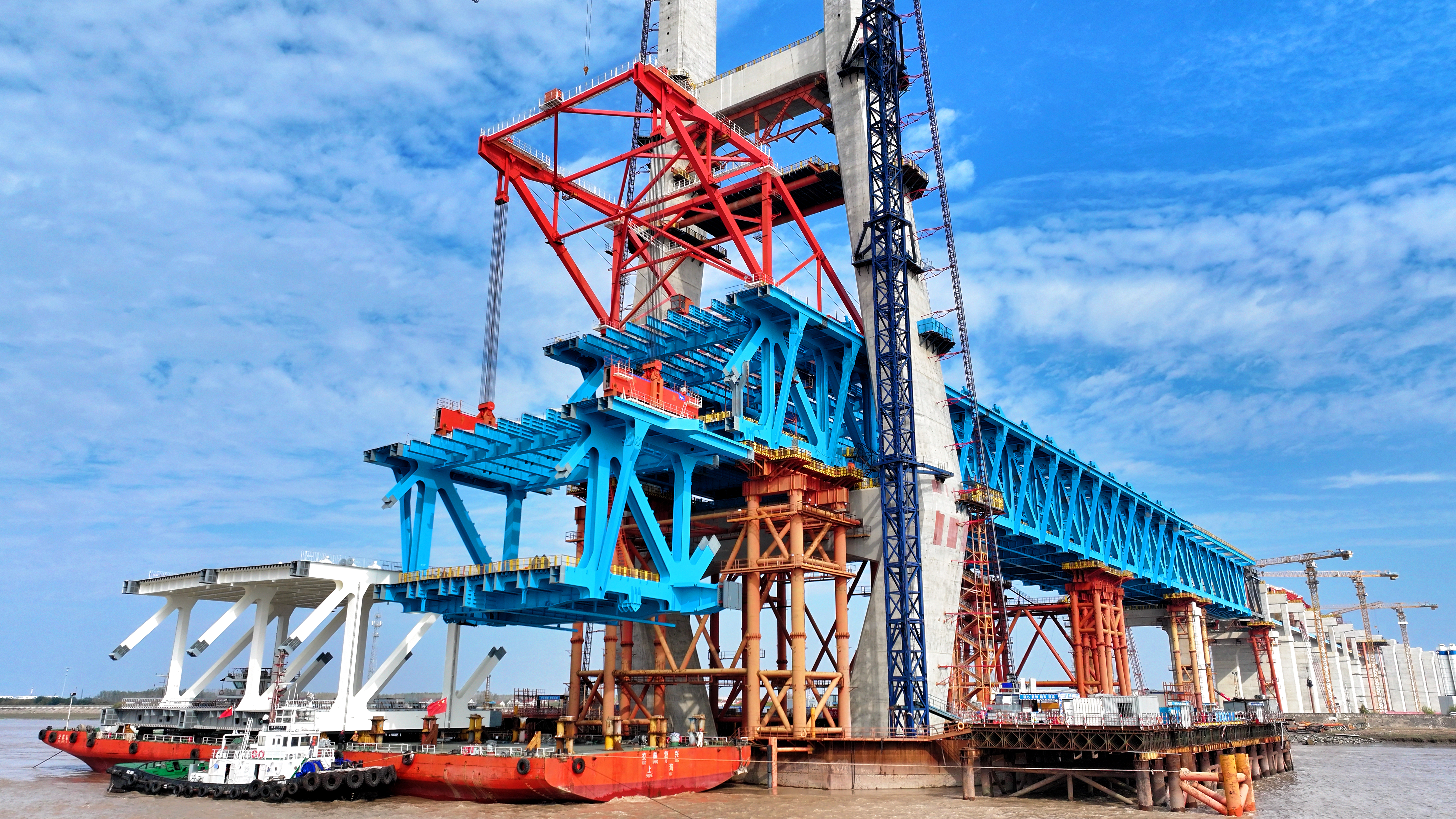 崇启公铁长江大桥进入钢梁吊装冲刺阶段