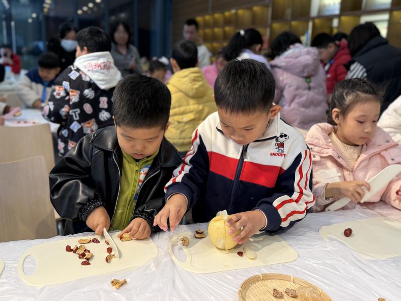 小手煲汤 童趣养生 | 江海小记者初冬邂逅小吊梨汤