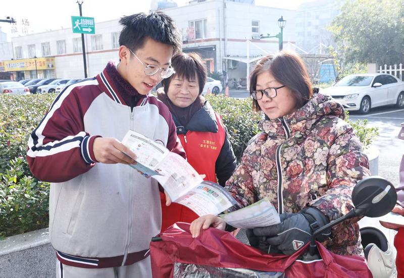 板鹞传古韵 青春护绿颜丨南通中学学子进社区践行文化传承与环保担当