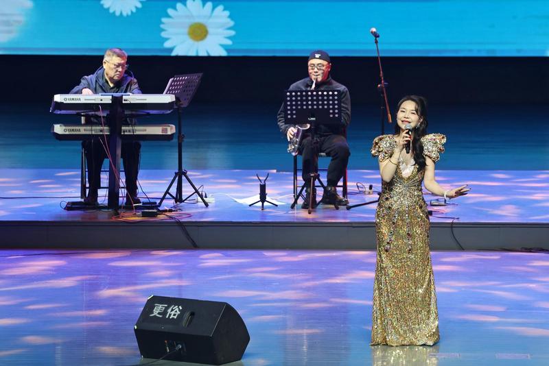 邓丽君经典金曲演唱会唱响 | 杨洁再现经典旋律