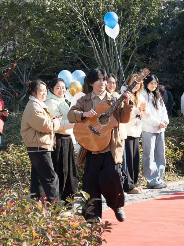 83ce140a0463da4885b92e3a27c74bf7