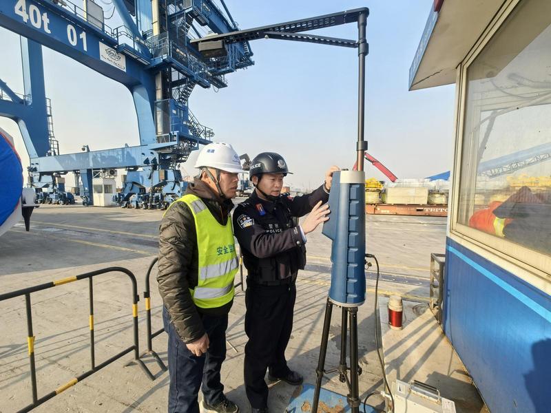 南通口岸迎来春节节后首个航运小高峰