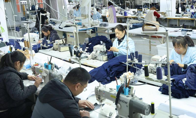崇川服装出口企业节后生产忙