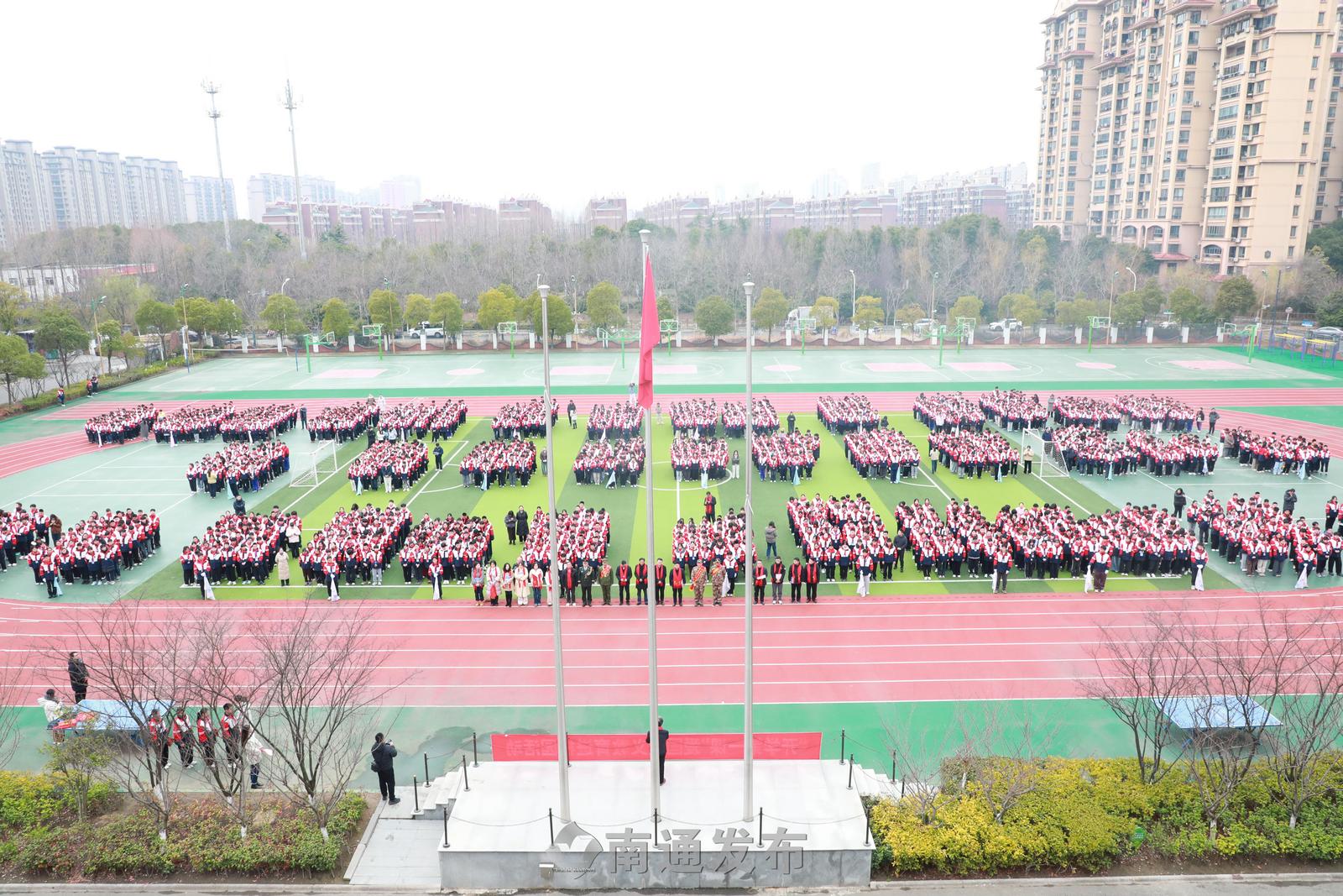 英模领航！崇川初中“开学第一课”厚植学生爱国情怀