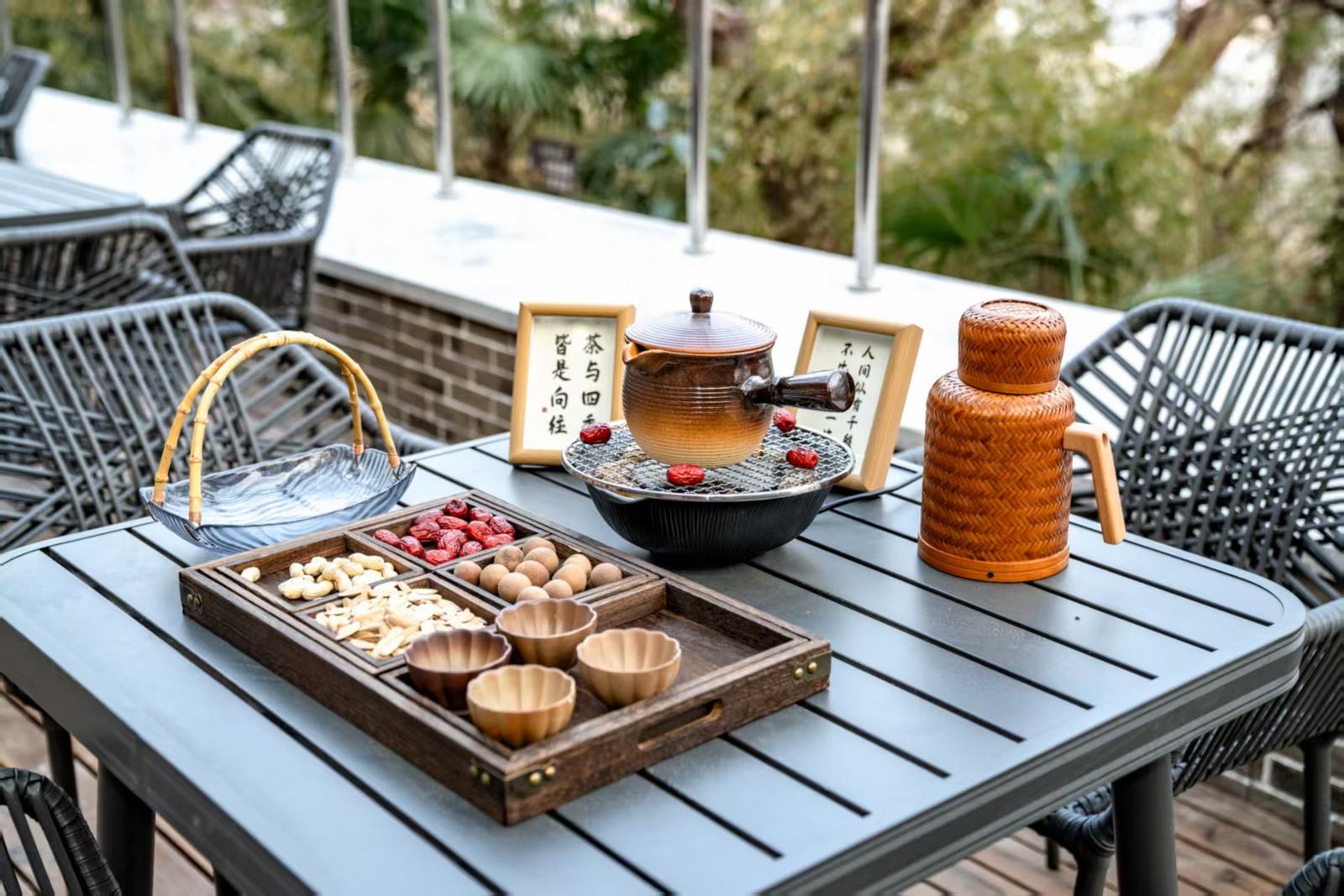 临崖品茗赏江海胜景 军山水云窝重装焕新迎客