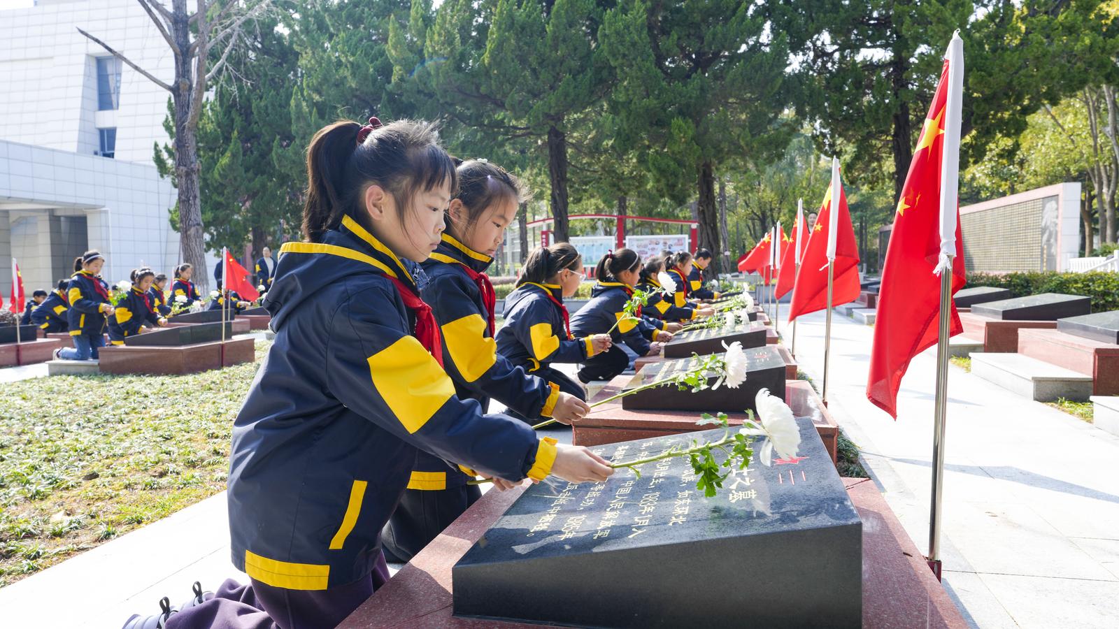 少先队员祭英烈学党史 如东以红色活动点亮童心