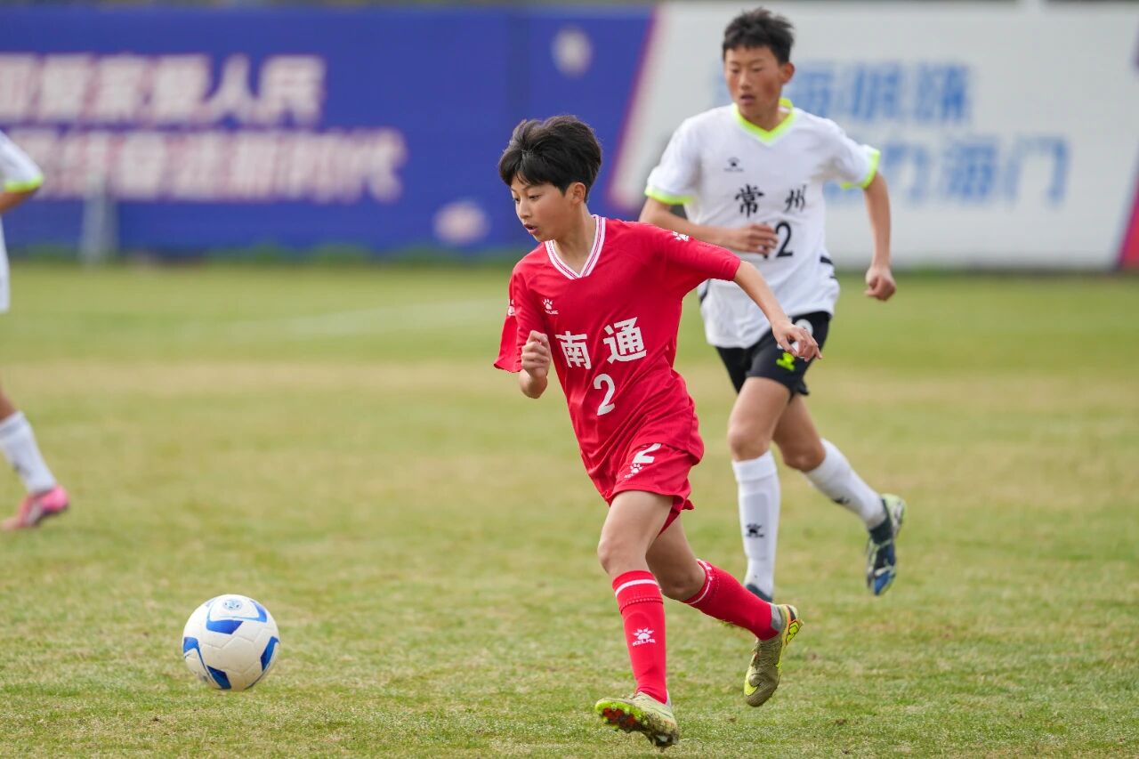 省青少年足球锦标赛U15组开赛，南通队取得开门红