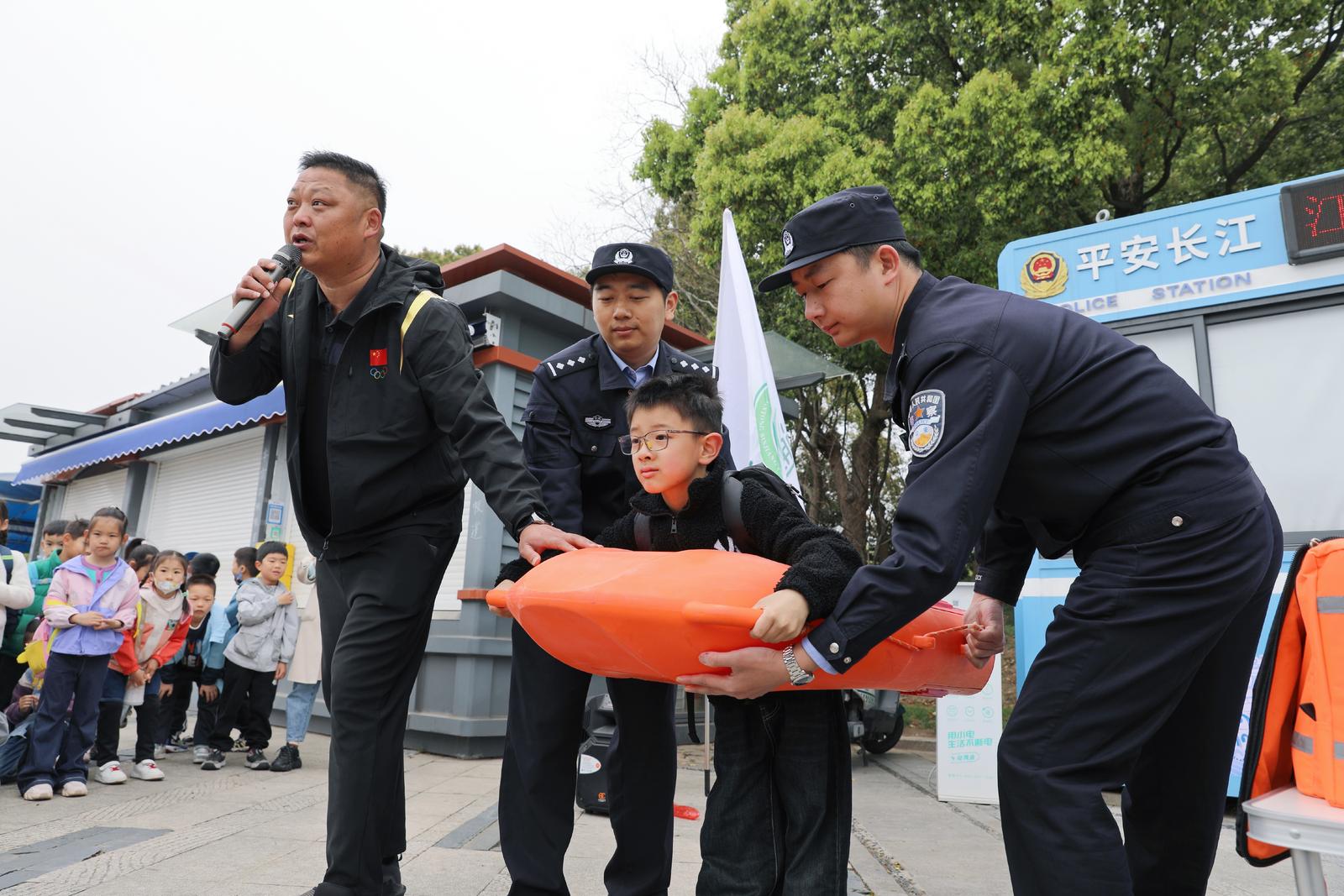 春游踏青安全“童”行 | 长航南通公安开展防溺水安全宣讲
