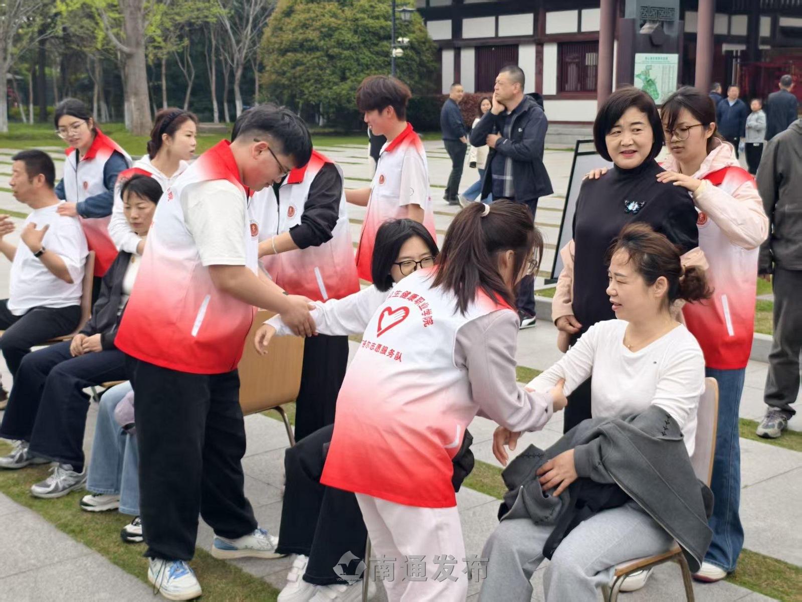 春日狼山人气旺！南通卫院志愿者送上健康暖心服务