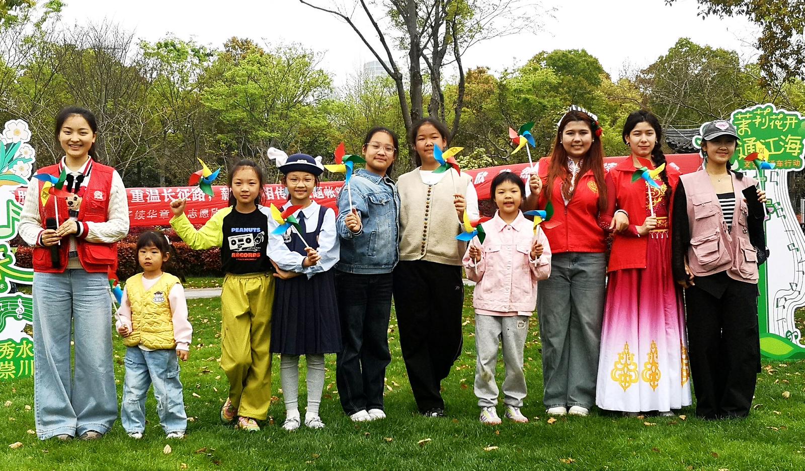 “重温长征路 薪火永相传”欣欣然帐篷读书会举行