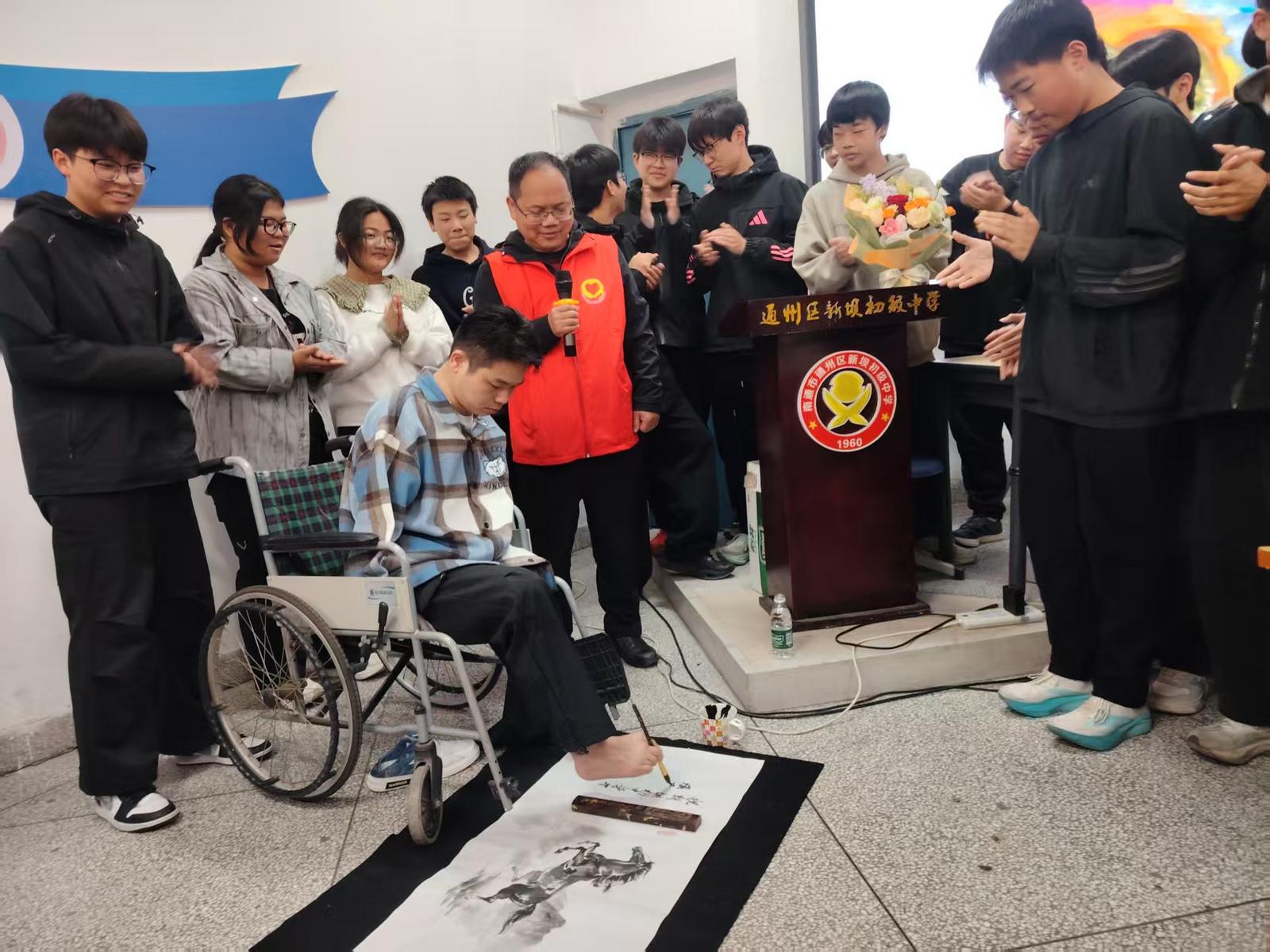 江苏好人走进新坝初级中学，百余初三学子聆听励志公开课