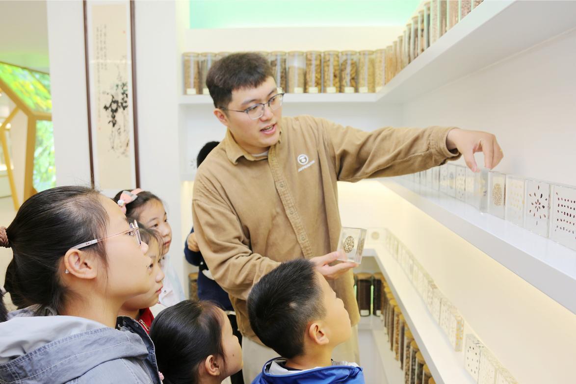 将国家安全教育延伸至农耕文化现场 小学生走进南通科院农耕馆