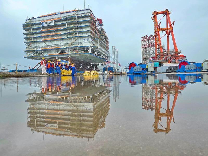 世界最大规模海上换流站“海风之心”正式发运