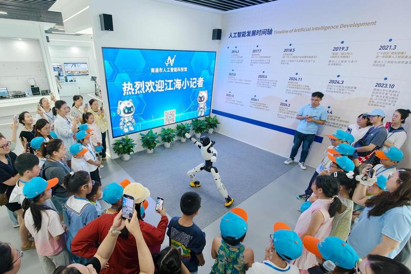 江海小记者走进市人工智能科技馆 探索AI科技赋能生活新奥秘