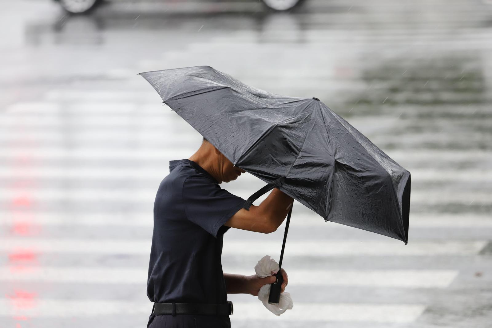 “白海豚”持续影响 我市迎来明显风雨