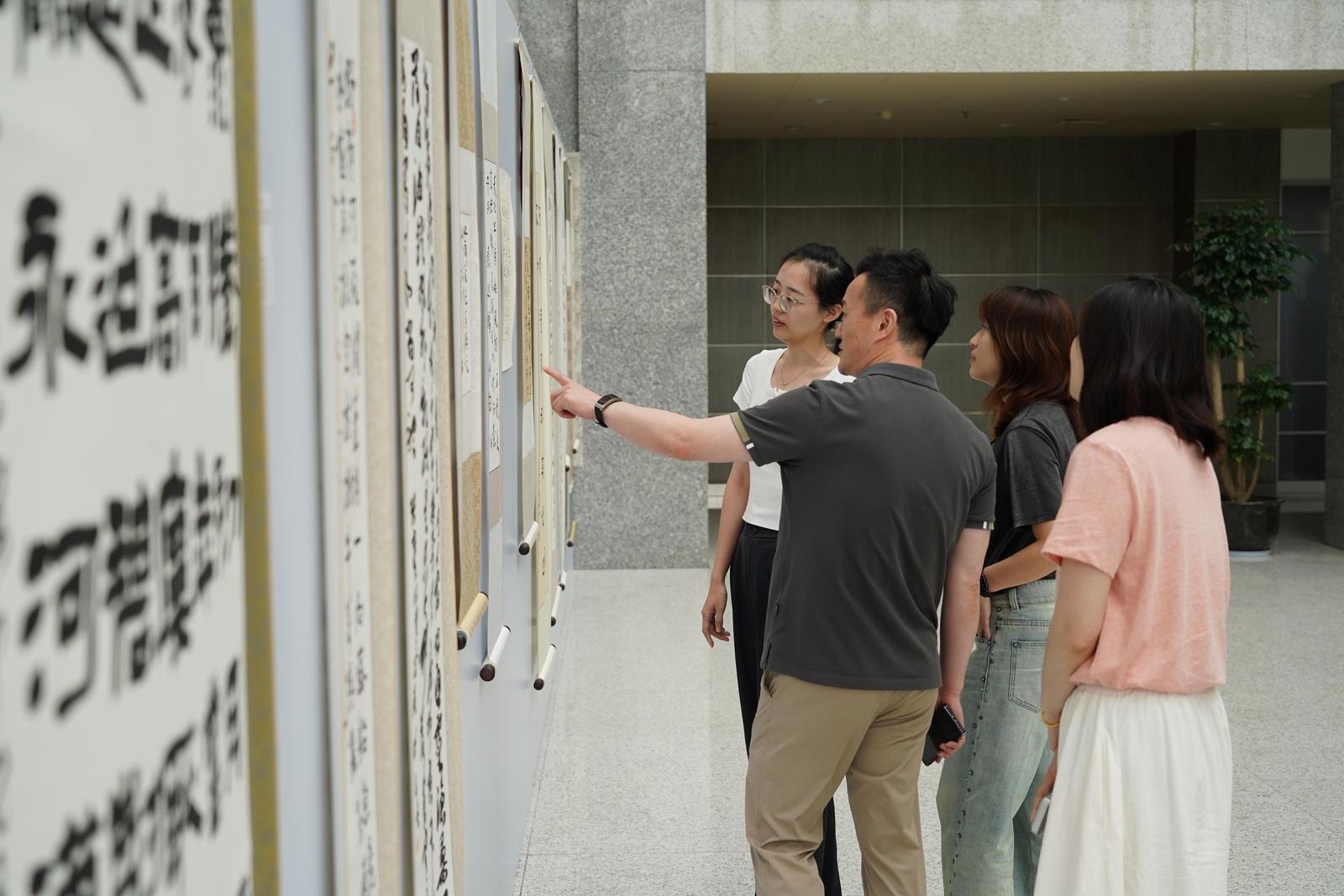 张謇诗文名家书法作品展在通州开展 46件书法精品将持续展览至28日