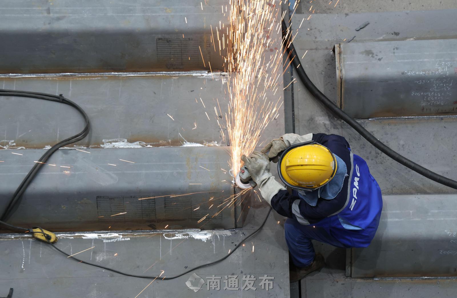 振华重工南通基地板单元智能制造车间助力大型钢结构桥梁项目建设