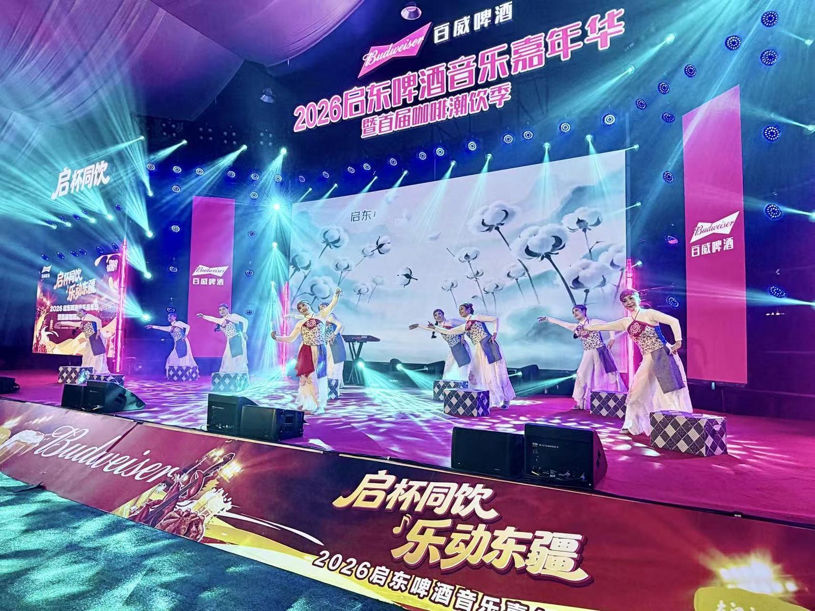 本土艺人登台启东啤酒音乐嘉年华 启东特色文艺节目燃动全场