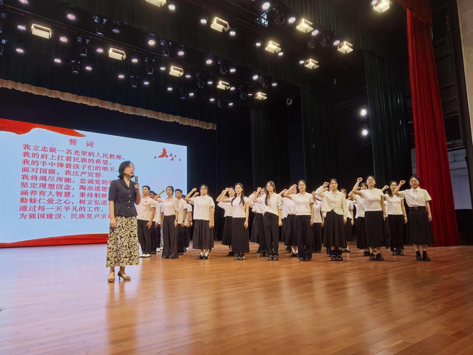 新一轮市直学校新教师三年规范化培养启动 361名新教师中超七成拥有硕博学历