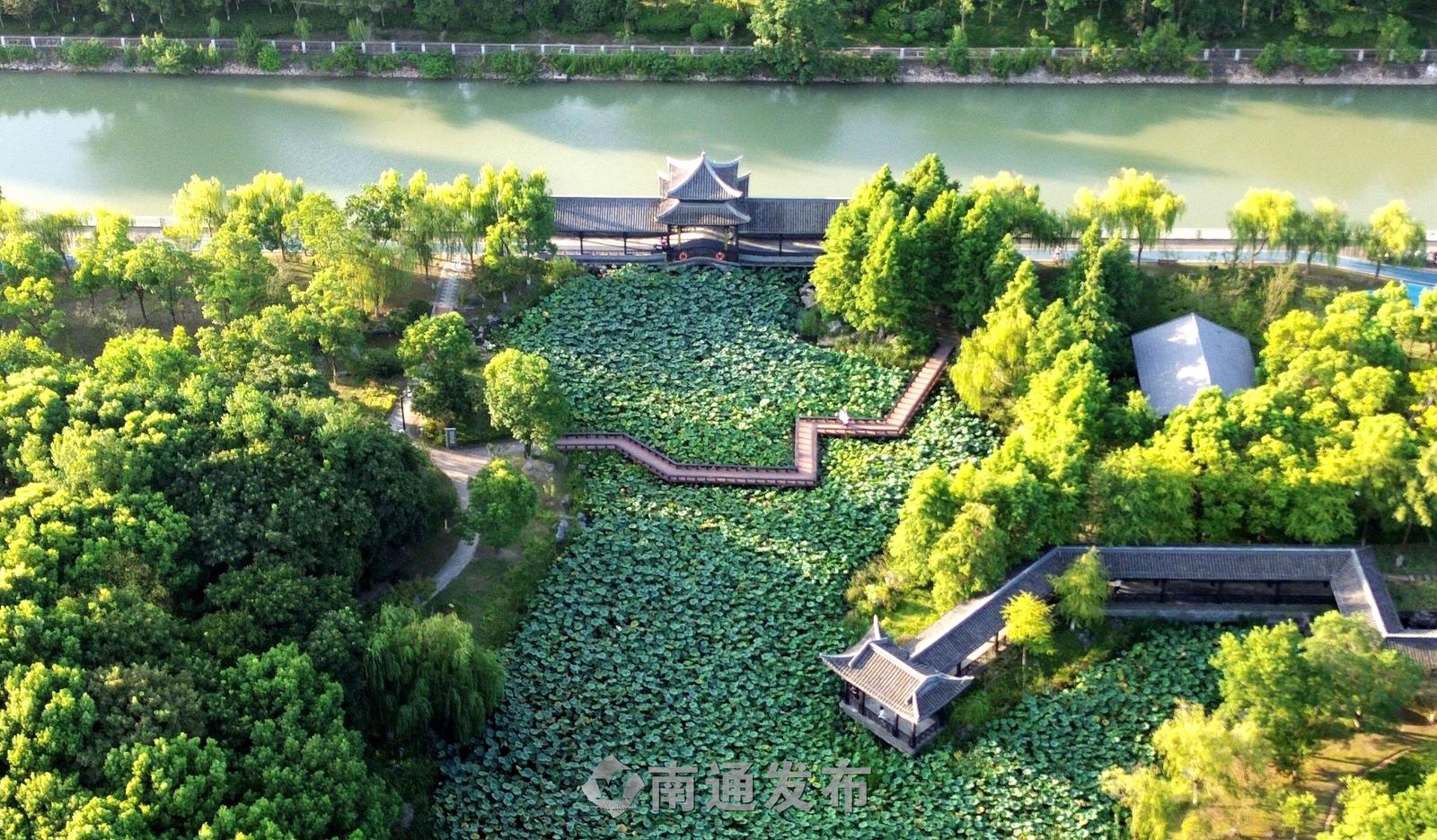 航拍曹顶纪念公园，早秋水岸尽显诗意
