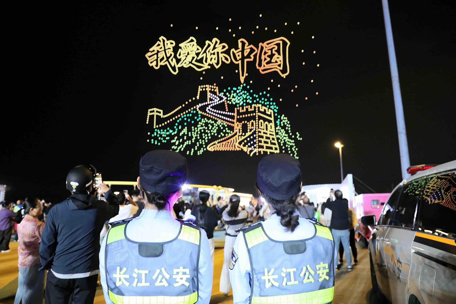 江风伴欢歌 警护嘉年华 | 长航公安南通分局全力护航国庆文旅盛会